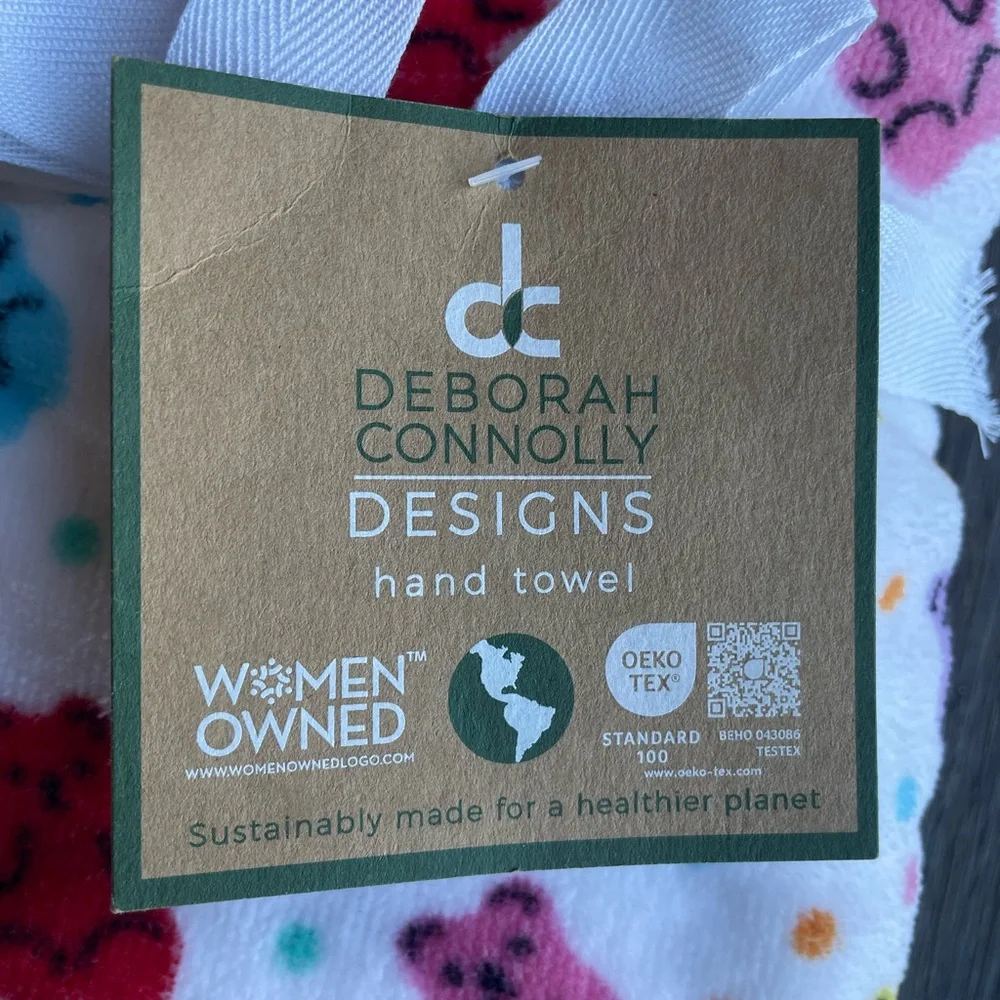 NWT 2-Pack Gummy Bear Hand Towel Set